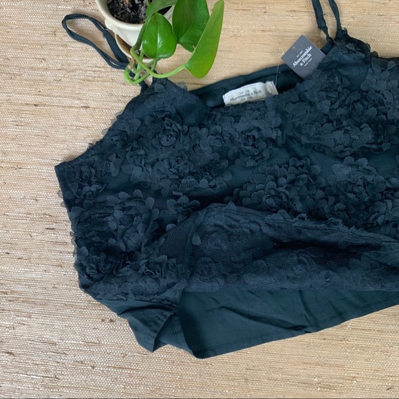 Abercrombie Blue/Gray Mesh Floral Overlay Tank - Picture 3 of 7